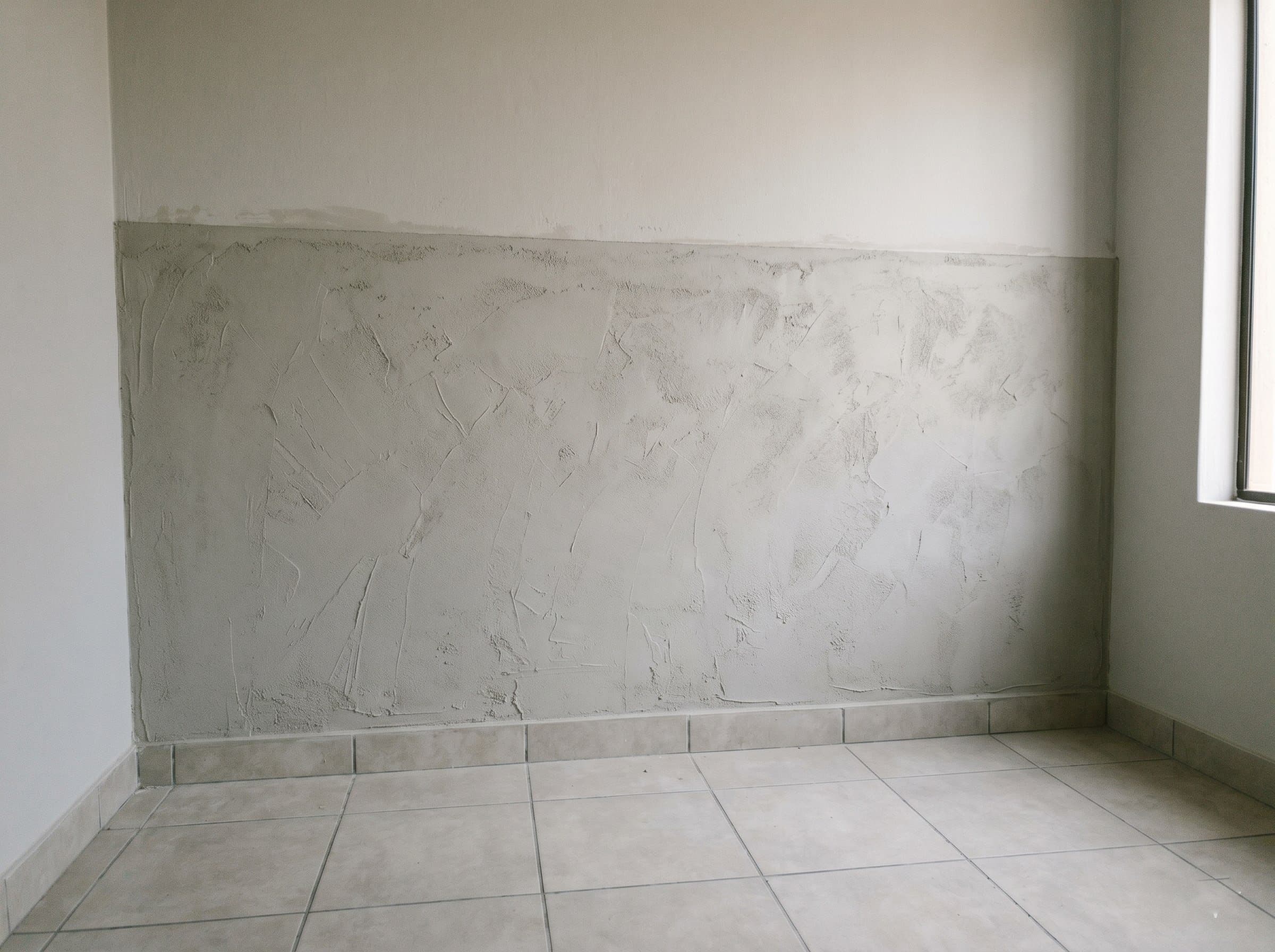 Salt-retardant replastering after rising damp remediation