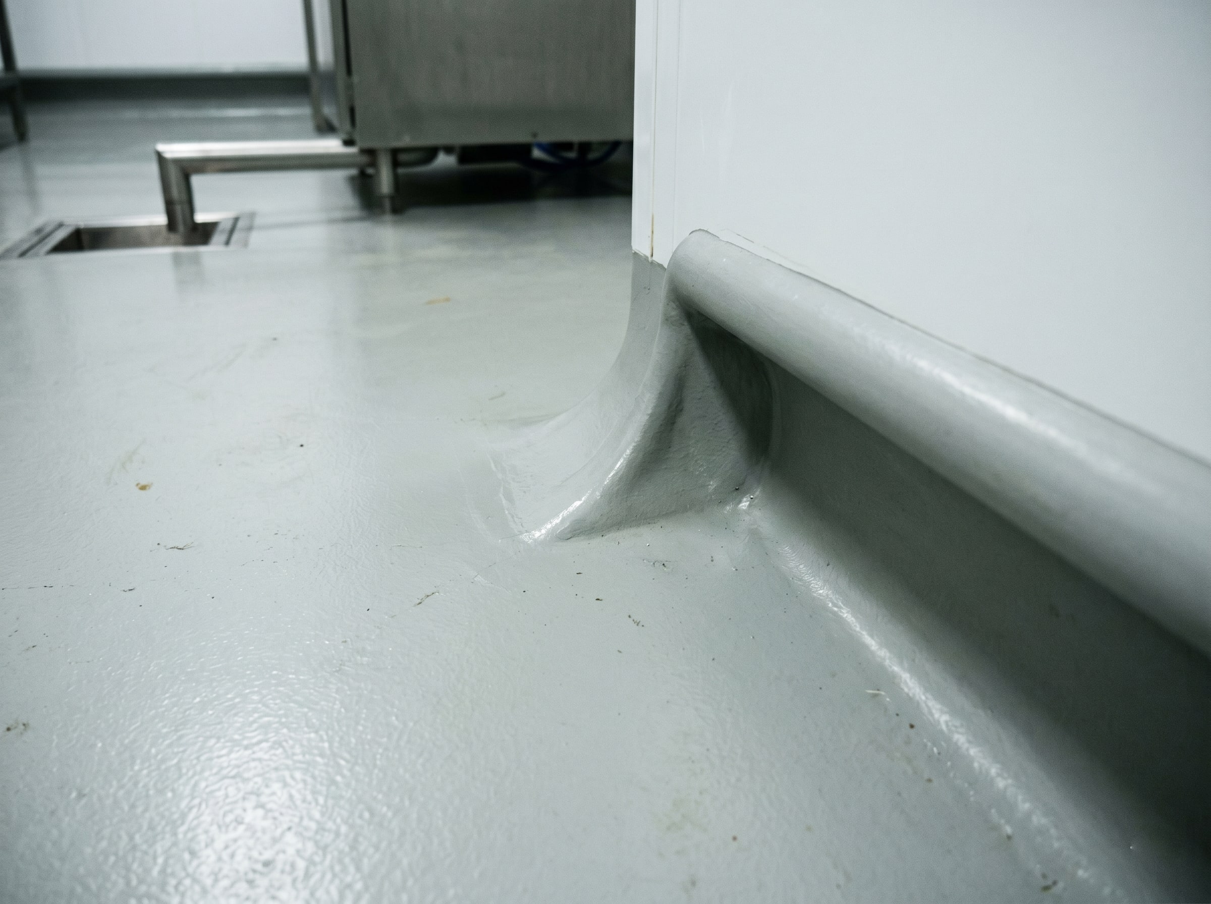 Completed thermal-shock hygienic floor at a cold-room threshold in Gauteng