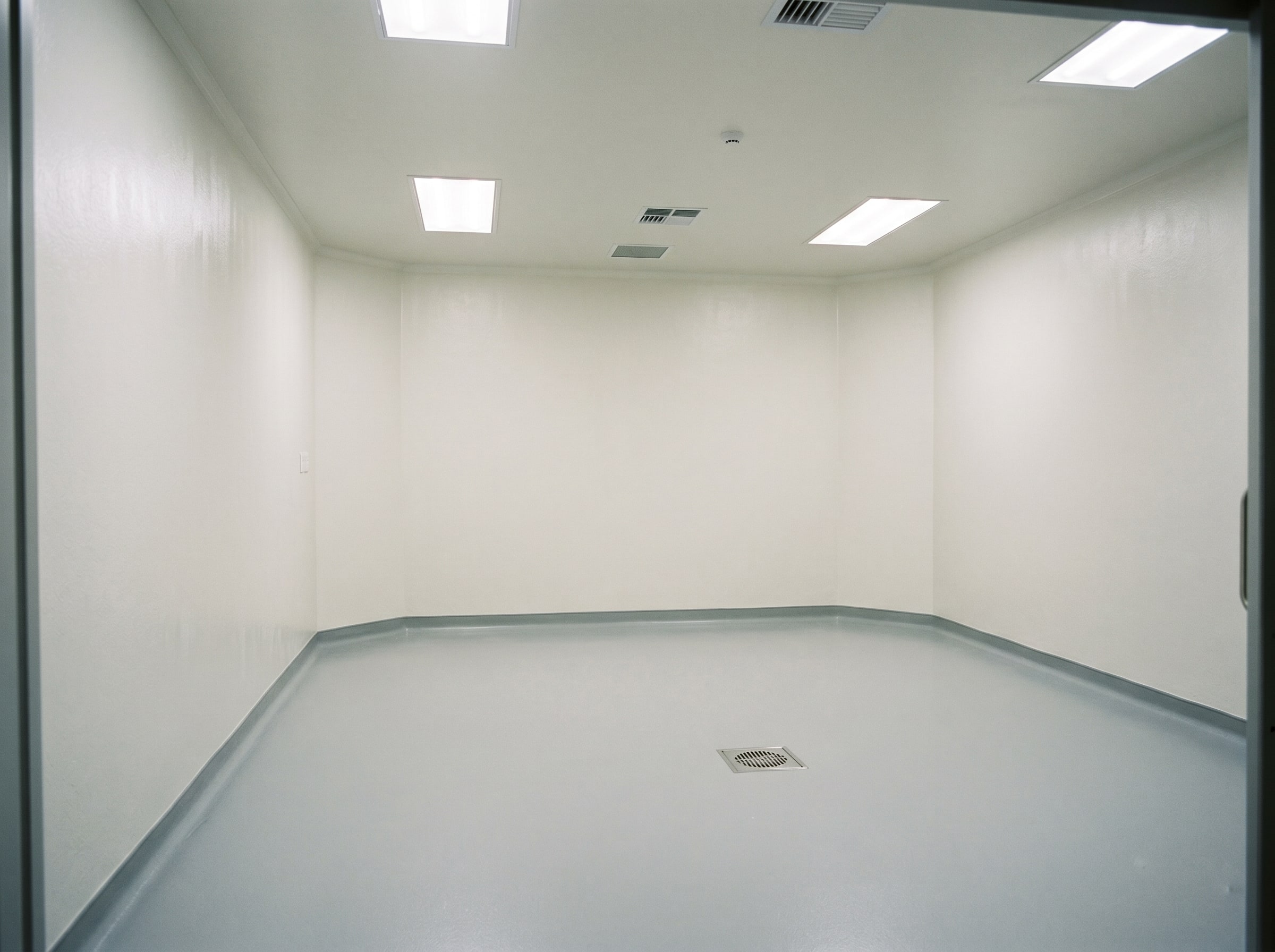 Completed hygienic wall and floor coatings in an empty new operating theatre in Gauteng
