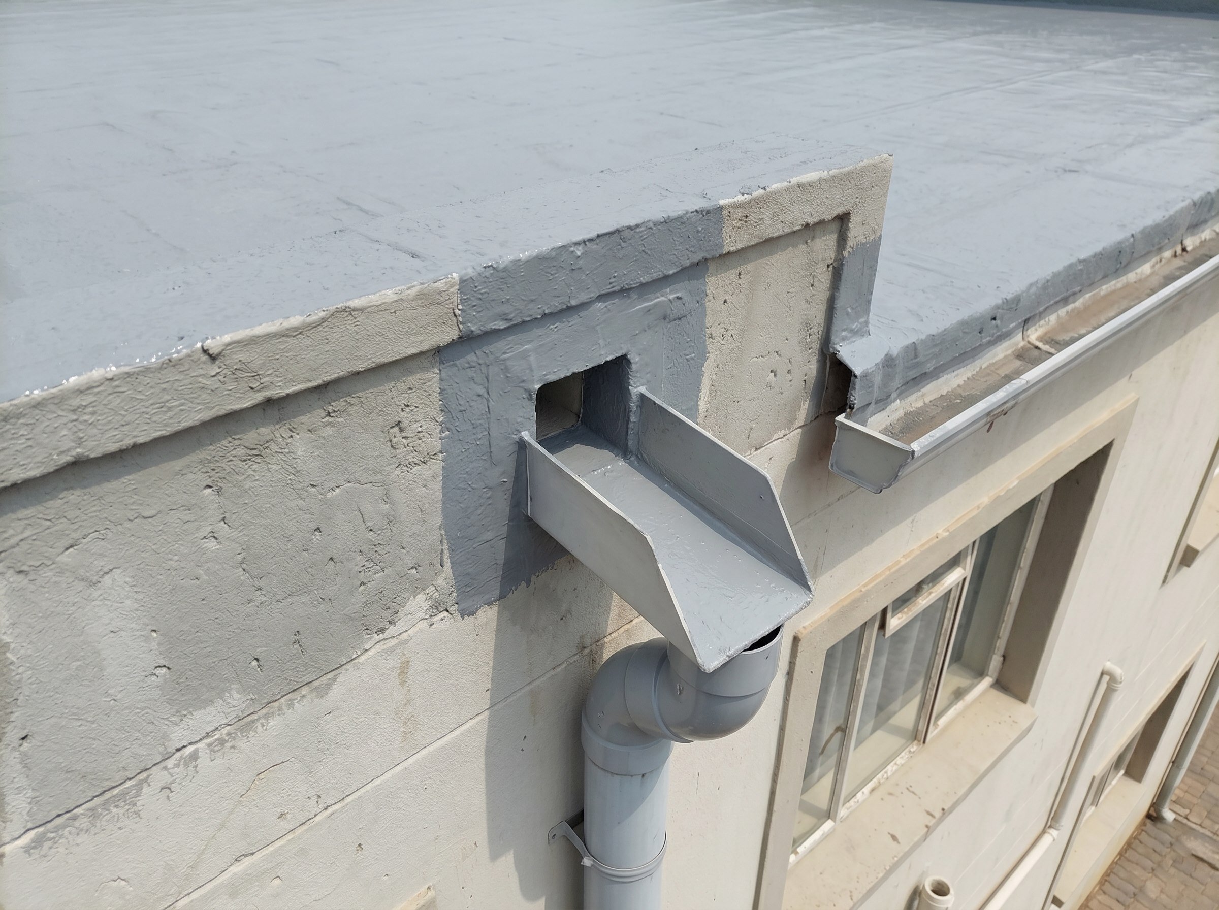 Finished roof outlet and membrane dress-down detail